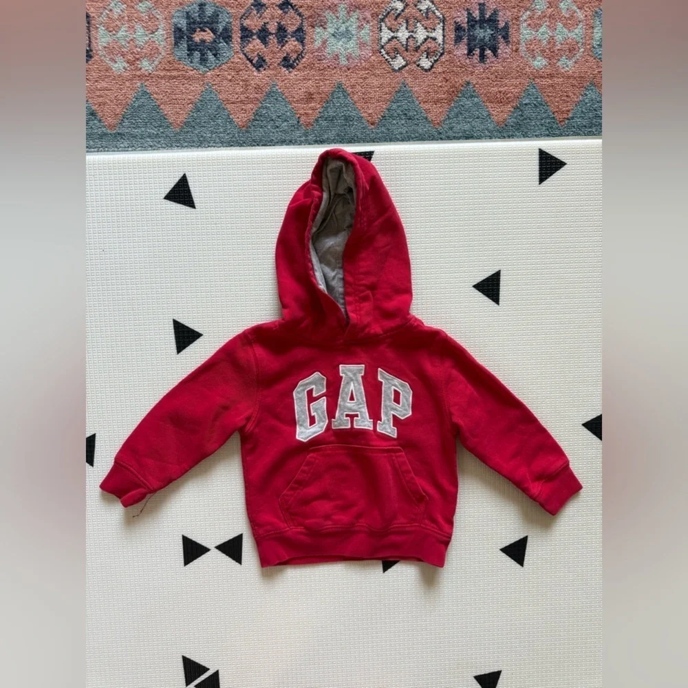 GAP|Baby gender neutral,toddler hoodie sweater in Vibrant Red with GAP letters•